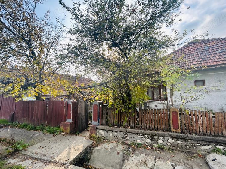 Casă cu 3 camere cu Teren 2872 Mp în Slătioara