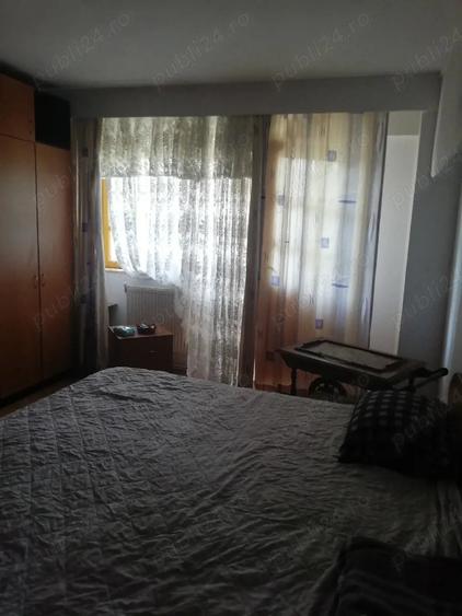 Apartament cu 4 camere decomandat în Școlilor