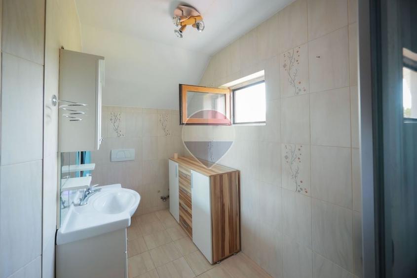 Hotel/Pensiune, de 755 mp, în Rontău