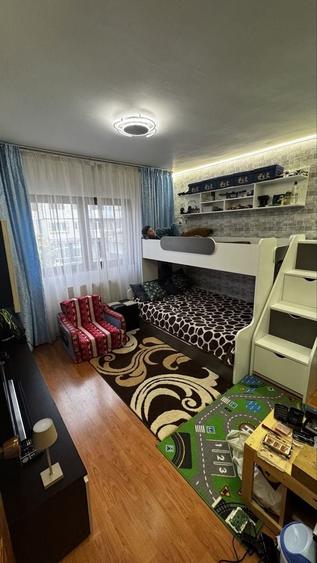Apartament cu 3 camere decomandat în Central