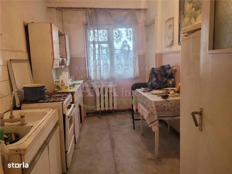 Apartament cu 3 camere decomandat în Narcisa