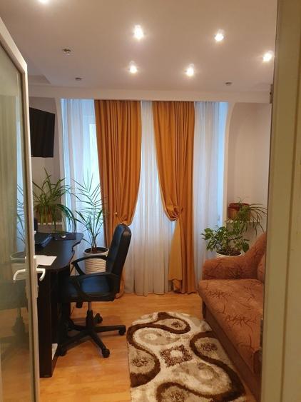 Apartament cu 3 camere decomandat în Tineretului