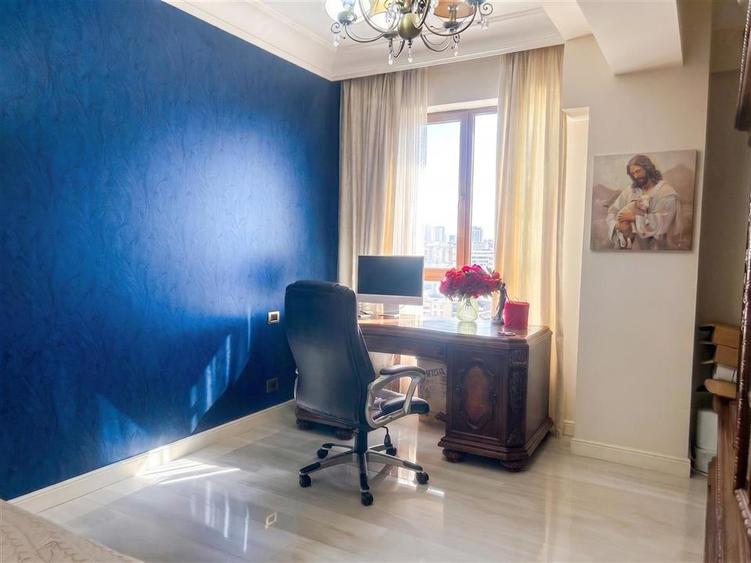 Apartament cu 3 camere semidecomandat, mobilat în Ultracentral