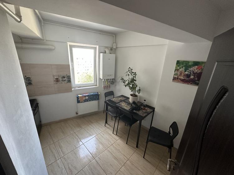 Apartament cu 3 camere decomandat, mobilat în Berceni