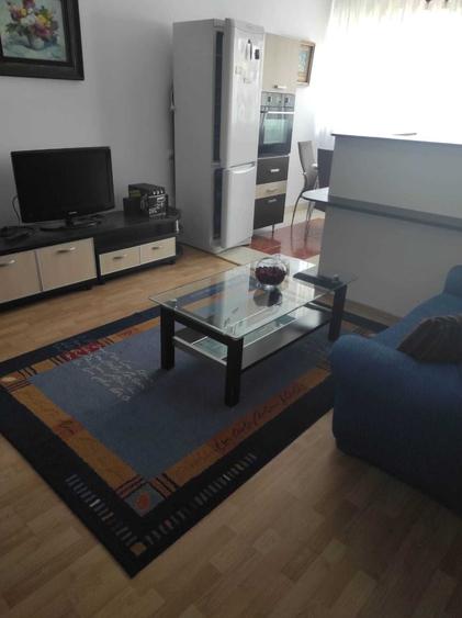 Apartament cu 3 camere semidecomandat în Zorilor