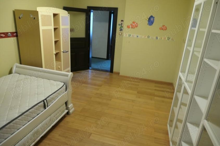 Apartament cu 4 camere decomandat în Central