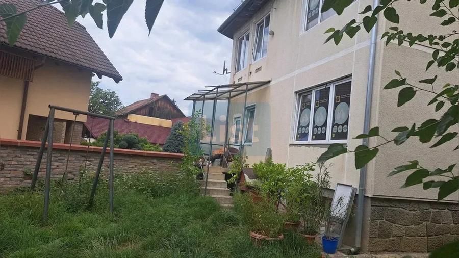 Casă individuală cu 5 camere cu Canalizare în Valea Roșie