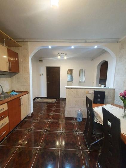 Apartament cu 2 camere decomandat în Casa de Cultură