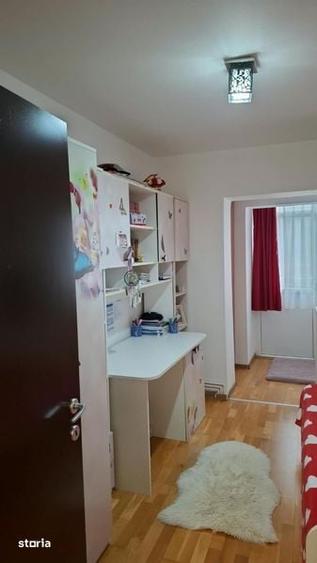 Apartament cu 4 camere decomandat în Central