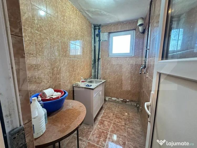 Apartament cu 3 camere semidecomandat în Central