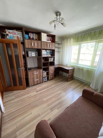 Apartament cu 2 camere decomandat în Petros