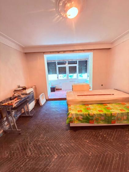 Apartament cu 3 camere semidecomandat în Copou