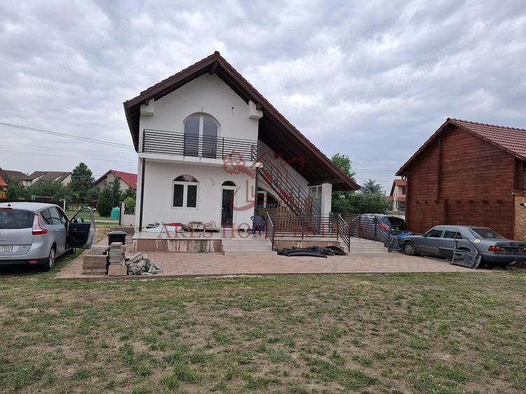 Casă cu 5 camere cu Teren 1000 Mp în Oloșag