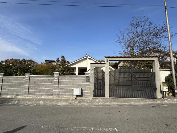 Casă cu 7 camere cu Garaj în Central