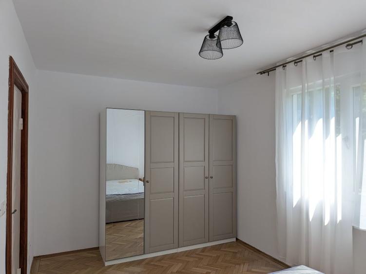 Apartament cu 3 camere semidecomandat, mobilat în Take Ionescu