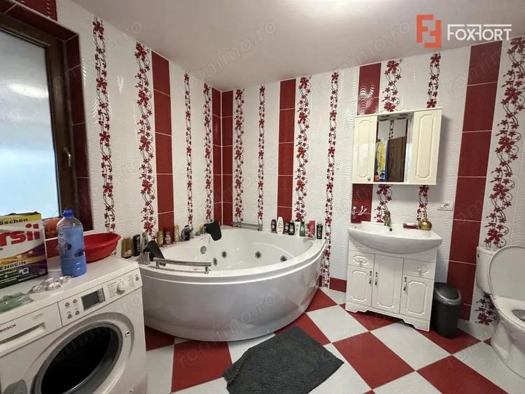 Casă cu 12 camere cu Teren 1560 Mp în Bucovăț (Remetea Mare)