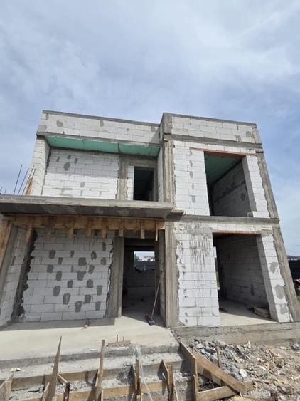 Casă individuală cu 4 camere cu Teren 450 Mp în Exterior Est