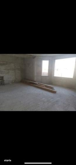 Casă cu 3 camere decomandat în Decebal