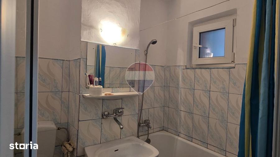 Apartament cu 3 camere semidecomandat în Central