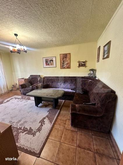 Apartament cu 4 camere decomandat în Central