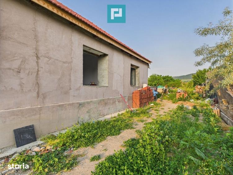 Casă cu 3 camere decomandat în Central