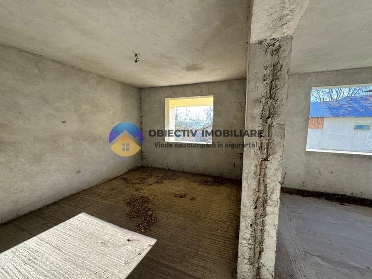 Casă individuală cu 5 camere cu Teren 3600 Mp în Bodești