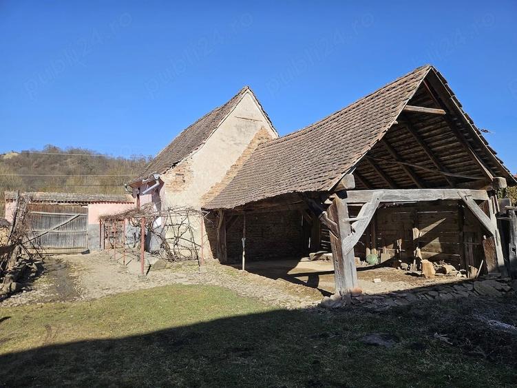 Casă cu 2 camere cu Teren 1377 Mp în Cloașterf