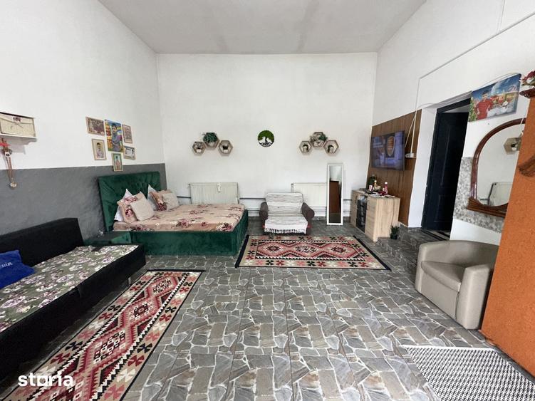 Casă cu 4 camere cu Teren 1014 Mp în Central