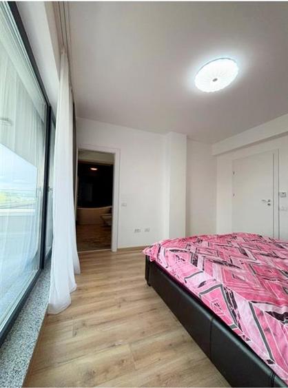 Penthouse cu 3 camere decomandat, mobilat în Tractorul