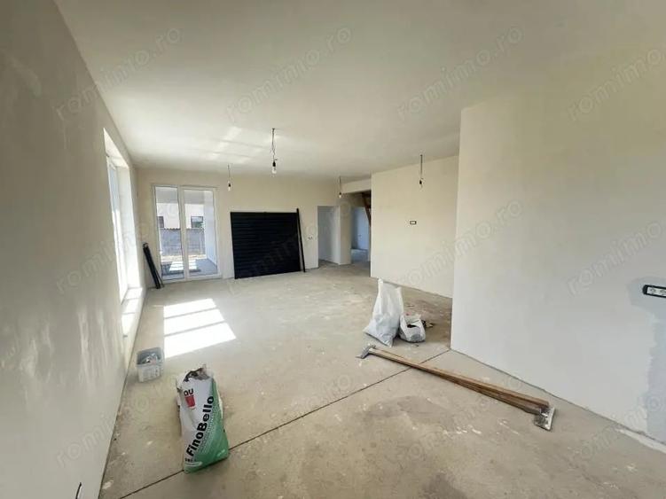 Casă cu 6 camere cu Teren 470 Mp în Sânpetru
