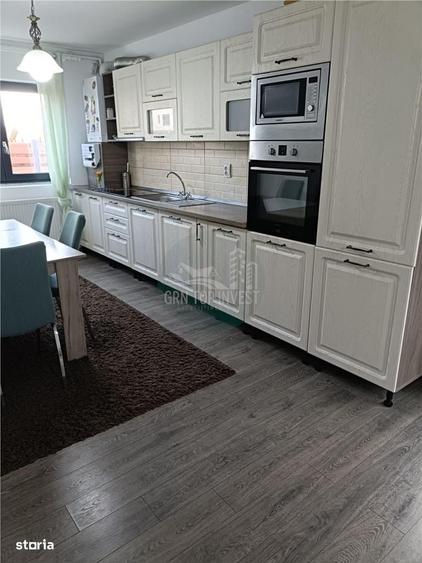 Apartament cu 3 camere, mobilat în Central