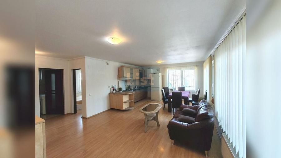 Apartament cu 3 camere semidecomandat, mobilat în Bună Ziua