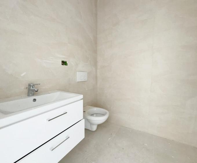 Penthouse cu 3 camere decomandat în Aradului