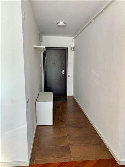 Apartament cu 3 camere semidecomandat în Borhanci