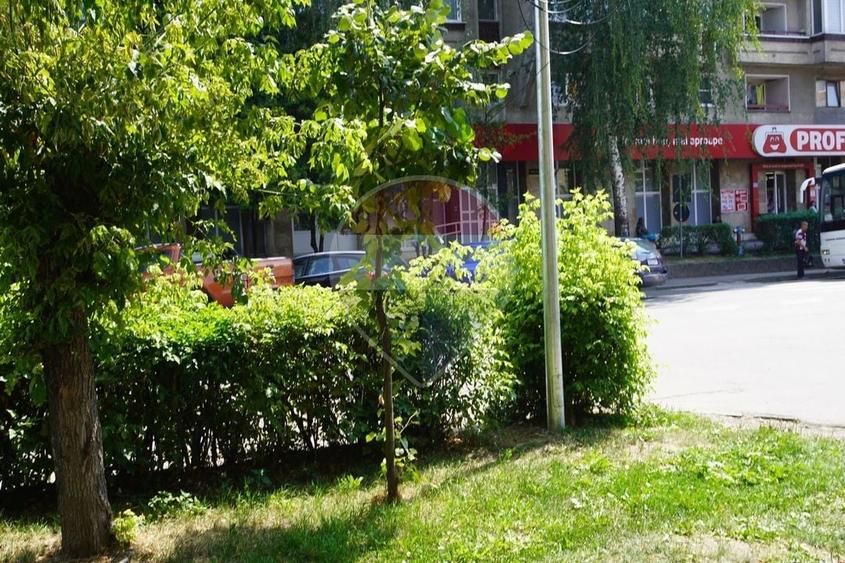 Apartament cu 2 camere decomandat, mobilat în Central
