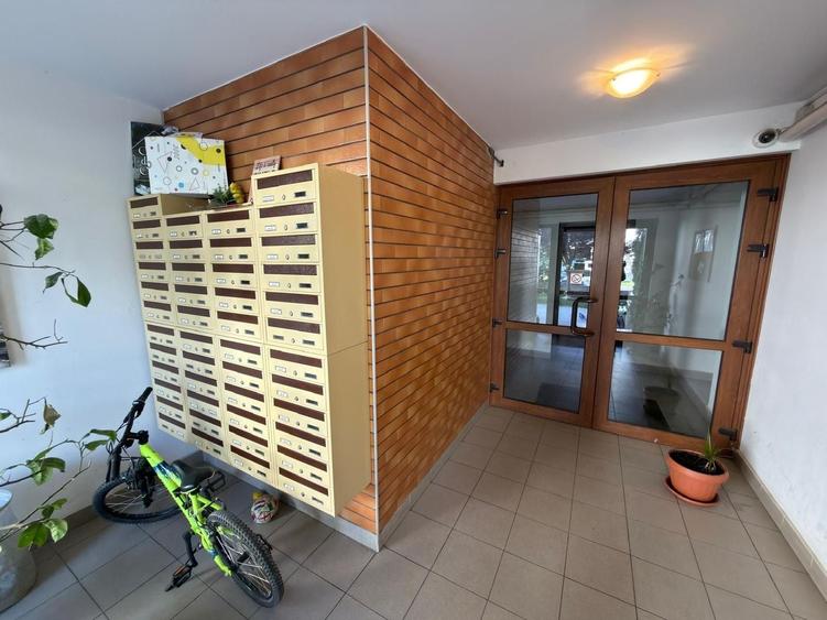 Apartament cu 2 camere decomandat, mobilat în Tractorul
