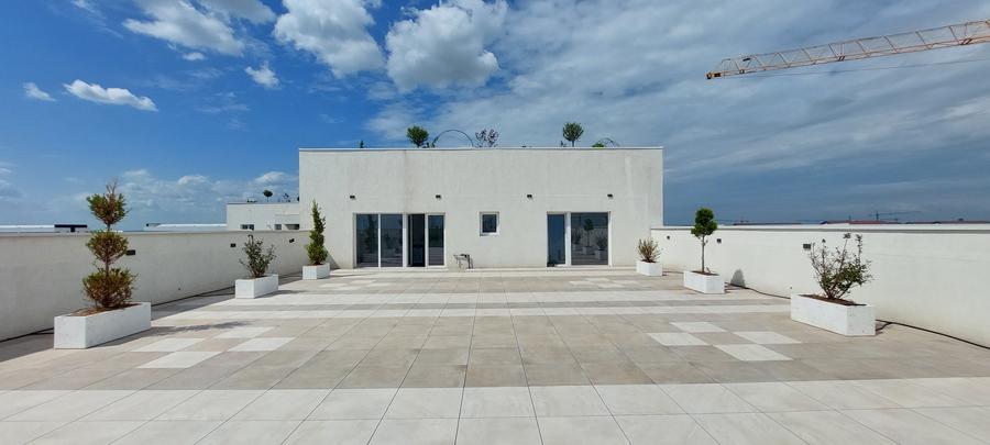 Penthouse cu 5 camere decomandat în Militari