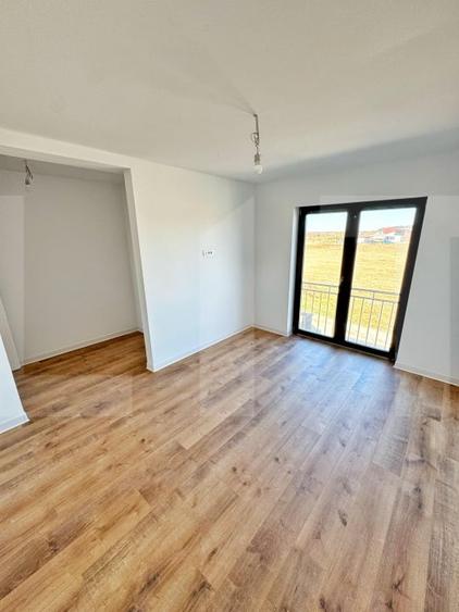 Duplex cu 4 camere cu Canalizare în Moșnița Veche