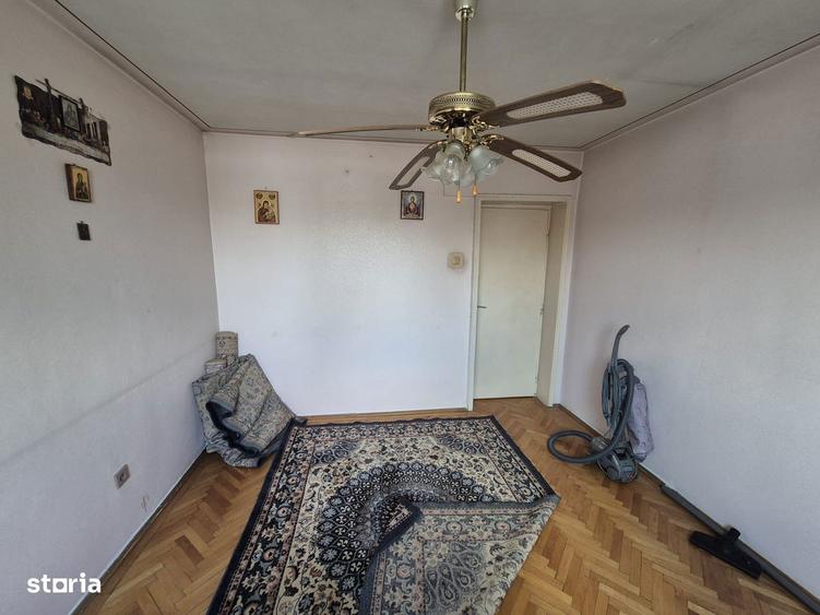 Apartament cu 3 camere semidecomandat în Ștefan cel Mare