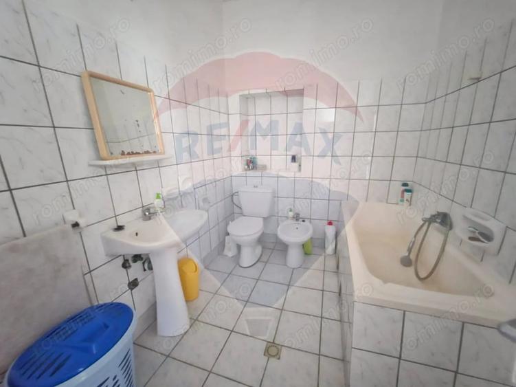Casă cu 2 camere cu Teren 719 Mp în Central