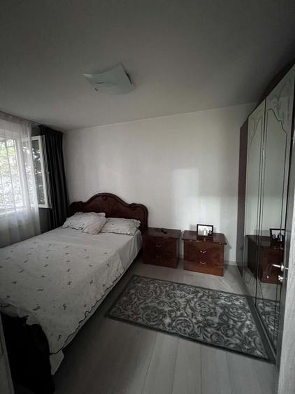 Apartament cu 3 camere decomandat în Vitan