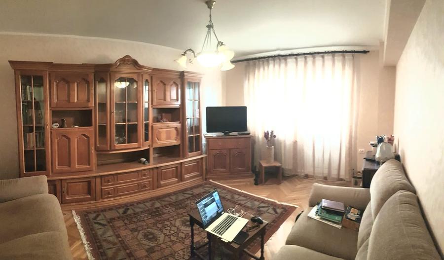 Apartament cu 3 camere decomandat în Școlilor