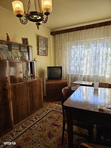 Apartament cu 3 camere decomandat în Vasile Aaron
