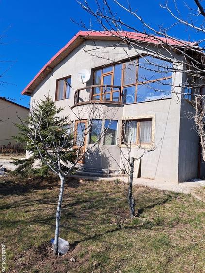 Casă cu 5 camere cu Teren 1500 Mp în Traian