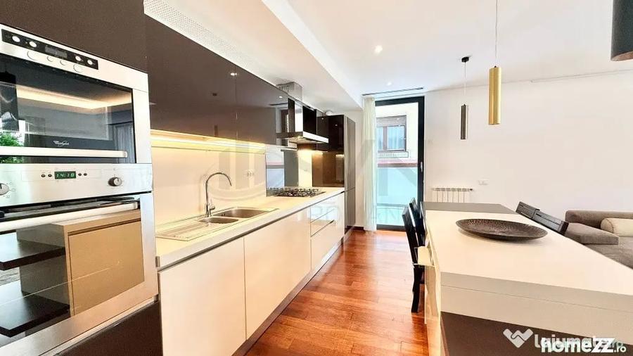 Apartament cu 4 camere decomandat în Central