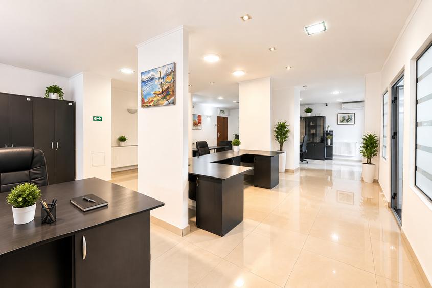 Apartament cu 6 camere semidecomandat în Antiaeriană