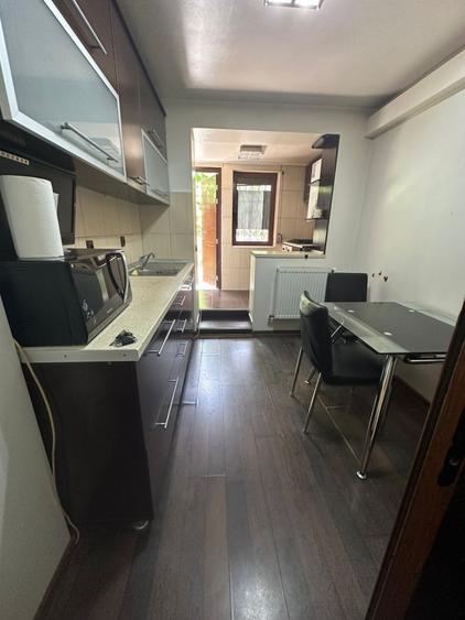 Apartament cu 2 camere semidecomandat, mobilat în Calea Galați