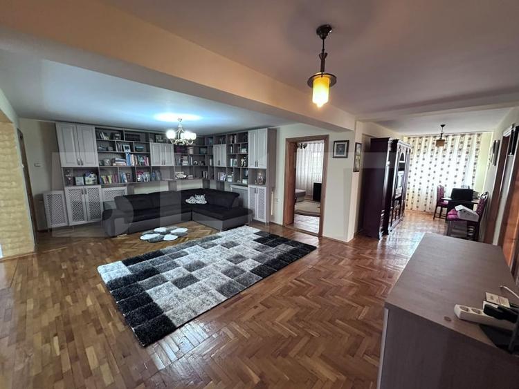 Duplex cu 14 camere cu Canalizare în Exterior Nord