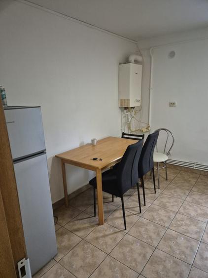 Apartament cu 2 camere semidecomandat în Cutina