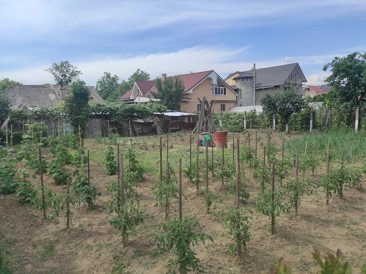 Casă cu 2 camere cu Teren 812 Mp în Central